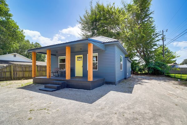 A small, single-story house with a porch, a front door, and a window. - Eufaula Vacation Rental: Walk to Lakeside Beaches! (Eufaula)