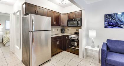 2 Mi to Dtwn Hollywood: Vibrant Pet-friendly Condo