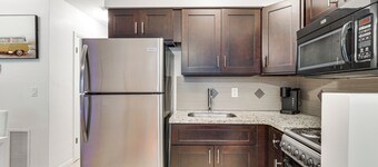 2 Mi to Dtwn Hollywood: Vibrant Pet-friendly Condo