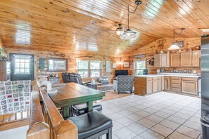 House (4 Bedrooms) | Interior