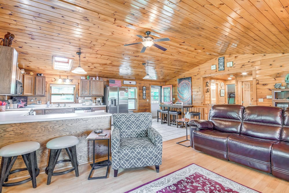 Picturesque Phoenix Vacation Home on Oswego River! - Weedsport, NY