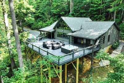 豪华的斯莫基山小屋 w/ 热水浴缸和美景！