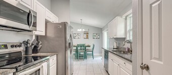 Walk to Rainbow River: Dunnellon Retreat
