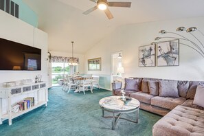 House (2 Bedrooms) | Interior - Lakefront Venice Home: 4 Mi to Manasota Key Beach! (Venice)