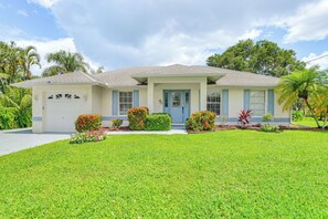 House (2 Bedrooms) | Interior - Lakefront Venice Home: 4 Mi to Manasota Key Beach! (Venice)