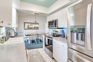 House (2 Bedrooms) | Interior - Lakefront Venice Home: 4 Mi to Manasota Key Beach! (Venice)