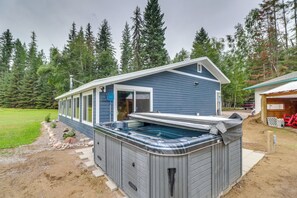 Interior - Bigfork Cottage w/ Hot Tub ~ 6 Mi to Flathead Lake (Bigfork)