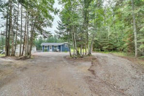 Interior - Bigfork Cottage w/ Hot Tub ~ 6 Mi to Flathead Lake (Bigfork)