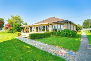 Interior - Luxury Waterfront Home in Chesterfield w/ Views! (New Baltimore)