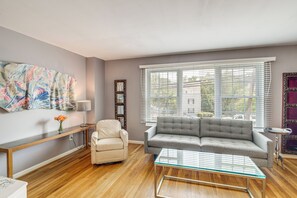 Apartment (3 Bedrooms) | Interior - Pet-friendly Arlington Townhome w/ Furnished Patio (Arlington)