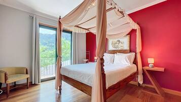 3 bedrooms, blackout drapes, iron/ironing board, free WiFi