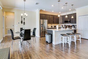House (4 Bedrooms) | Interior