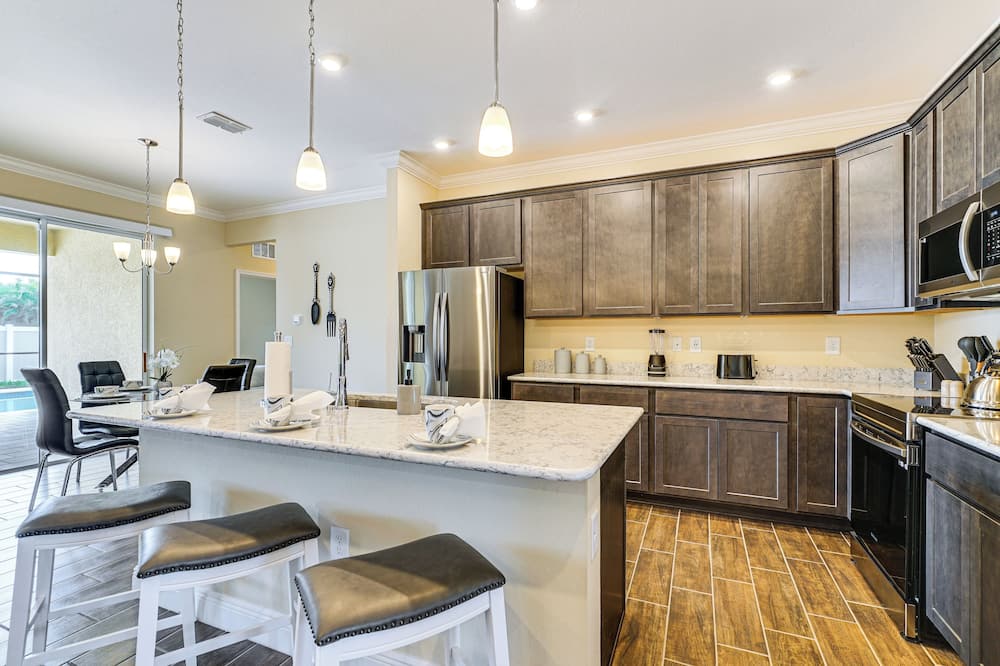 4 Mi to Golf: Gem w/ Pool & Lanai in Cape Coral - Tioga Canal, FL