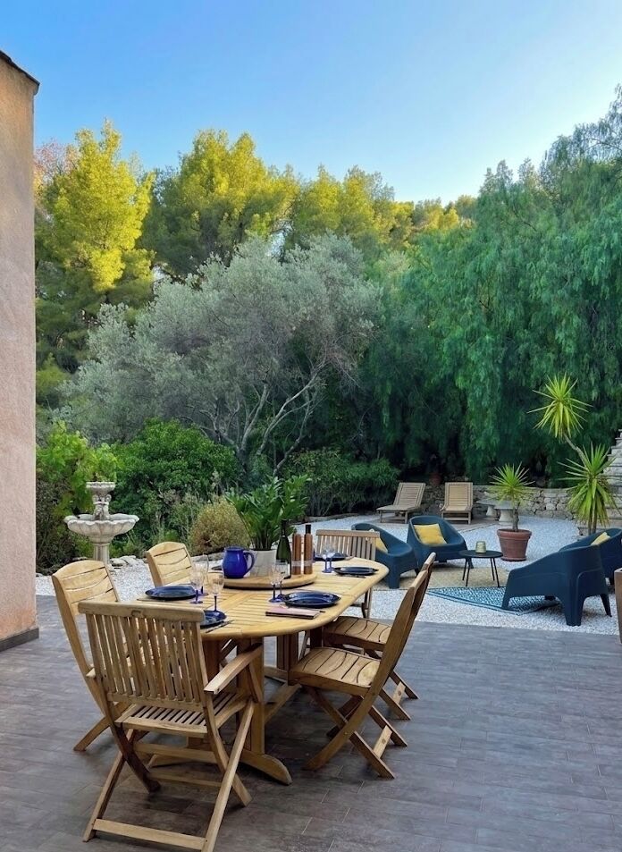 屋外ダイニングエリア