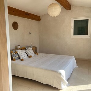5 Schlafzimmer, Schreibtisch, BĂŒgeleisen/BĂŒgelbrett
