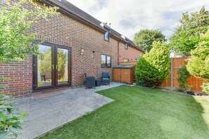 Exterior - Quiet newly furnished garden house in the heart of Carshalton, South London! (Carshalton)