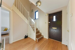 Interior - Quiet newly furnished garden house in the heart of Carshalton, South London! (Carshalton)