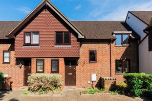 المنشأة من الخار ج