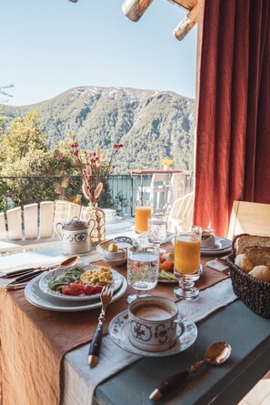 Tägliches inbegriffenes nach Wunsch zubereitetes Frühstück
