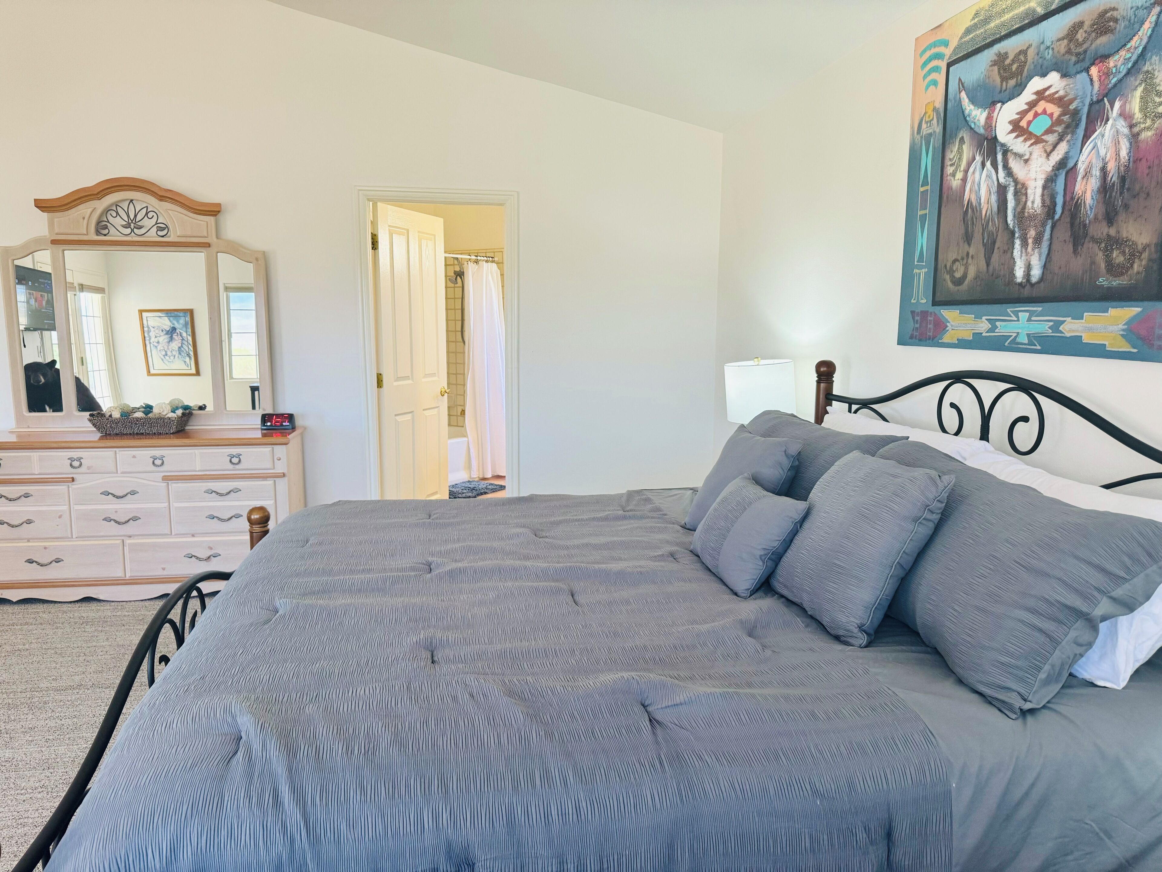 3 bedrooms, desk, iron/ironing board, free WiFi