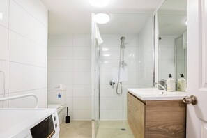 House, 3 Bedrooms, Non Smoking | Bathroom