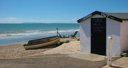 Beautifully Restored WW2 Carriage - Sleeps 6