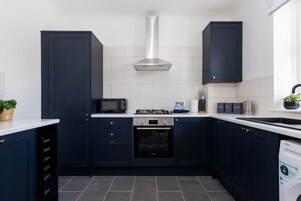 Apartment | 2 bedrooms, iron/ironing board, Internet