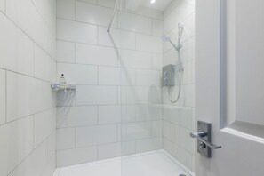 2 bedrooms, iron/ironing board, Internet - Two bed Apartment With Sea Views in Bognor Regis (Bognor Regis)