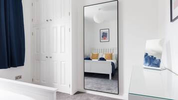 2 bedrooms, iron/ironing board, Internet