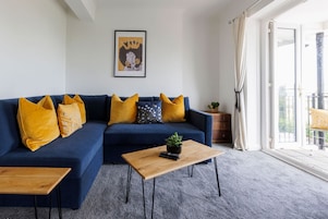 House | 2 bedrooms, iron/ironing board, Internet
