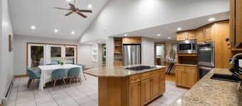 Warm Family Home with Fireplace, Theatre & Games