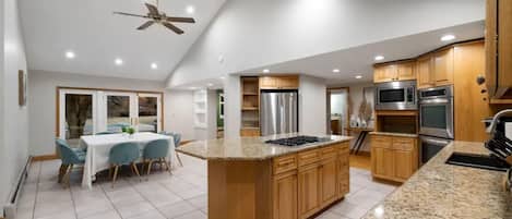 Coffee/tea maker, fridge, microwave, oven