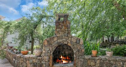 Family Retreat with Autumn Views and Game Room