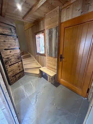 Interior - Petit Chalet Complétement Rénové Donnant sur la Vallée de Maurienne, ski au Pied (Saint-François-Longchamp)