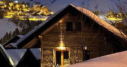 Petit Chalet Complétement Rénové Donnant sur la Vallée de Maurienne, ski au Pied