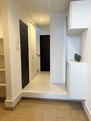 Property entrance - arashi-turuhashi (Osaka)