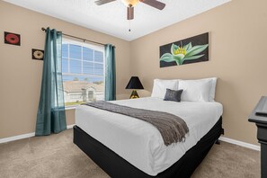 6 bedrooms, desk, iron/ironing board, WiFi - Upstay: Sunny Retreat with Pool, Patio & Hot Tub (Kissimmee)