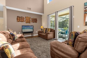 TV, offices - Upstay: Sunny Retreat with Pool, Patio & Hot Tub (Kissimmee)