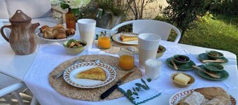 ! Tastefully renovated guest house in NIORT. 5 minutes from the Marais Poitevin 