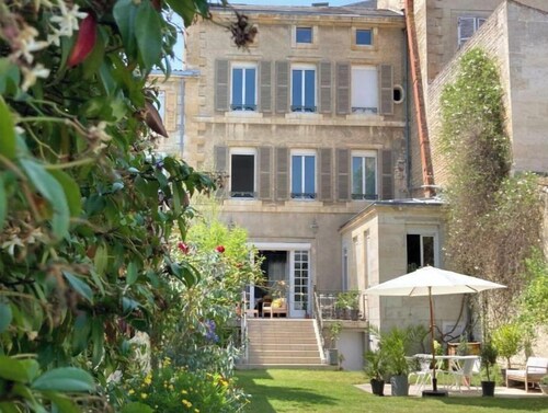 ! Tastefully renovated guest house in NIORT. 5 minutes from the Marais Poitevin 