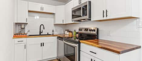 House, 3 Bedrooms | Private kitchen