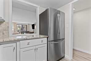 Apartamento, 3 habitaciones | Cocina privada | Frigorífico, horno, cafetera o tetera y tostadora