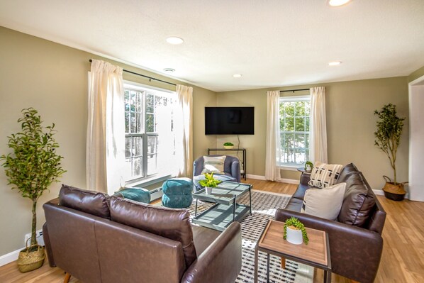 House, 3 Bedrooms | Living area