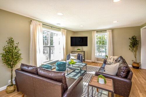 Your Perfect Blend Of Views And Fun! 3 Bedroom Home by RedAwning