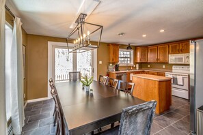 House, 3 Bedrooms | Private kitchen | Fridge, oven, coffee/tea maker, toaster