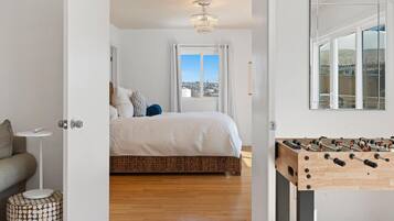 5 bedrooms, laptop workspace, iron/ironing board, free WiFi