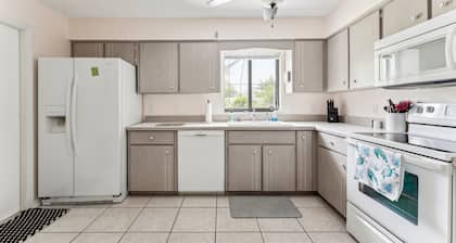 Port Orange Vacation Home 3 Bedroom Home by RedAwning