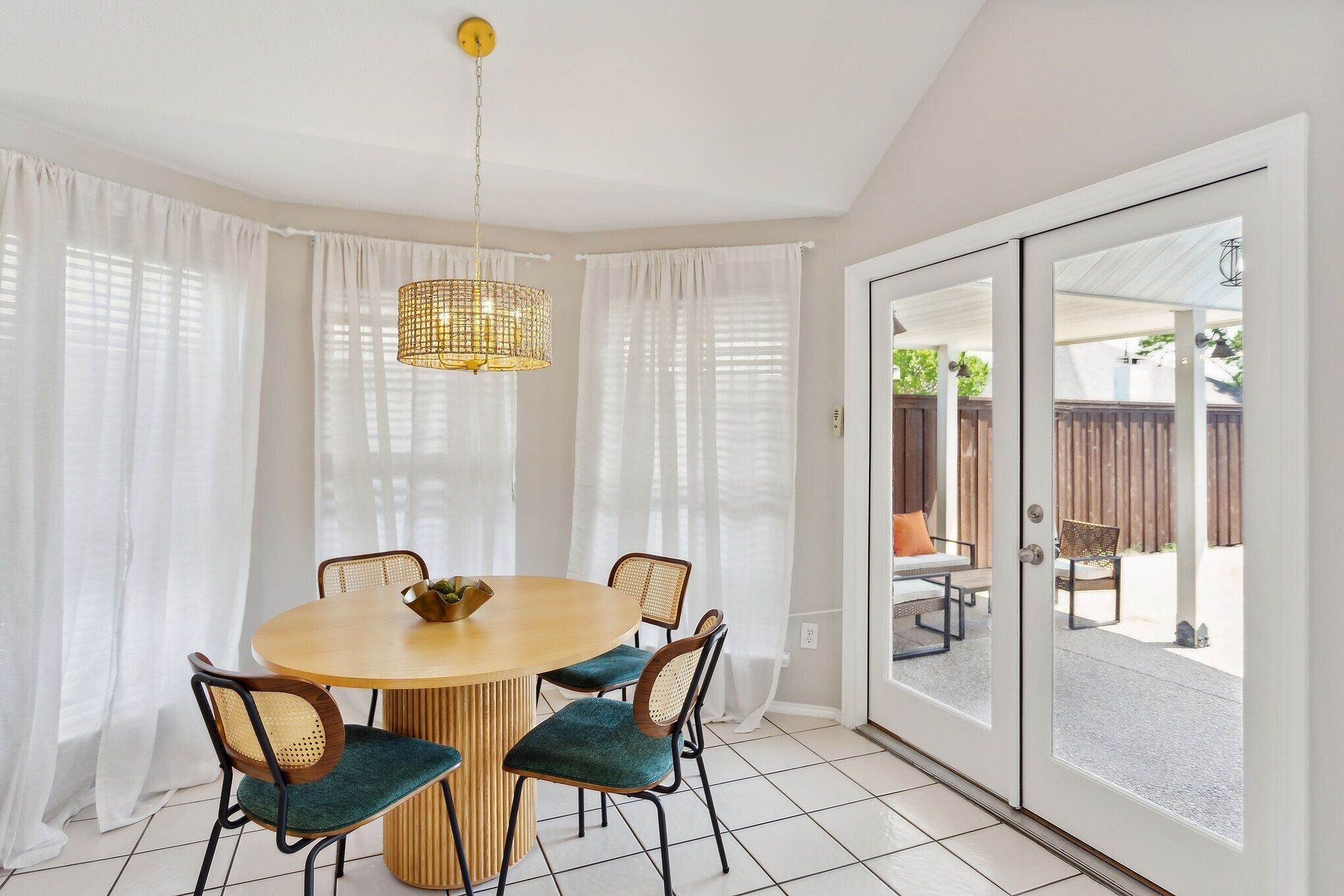 House, 4 Bedrooms | Dining