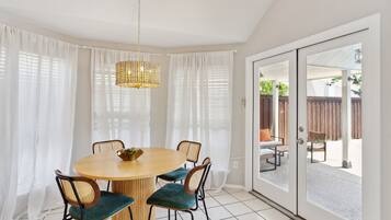 House, 4 Bedrooms | Dining