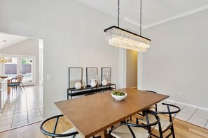 Rumah, 4 kamar tidur | Tempat makan